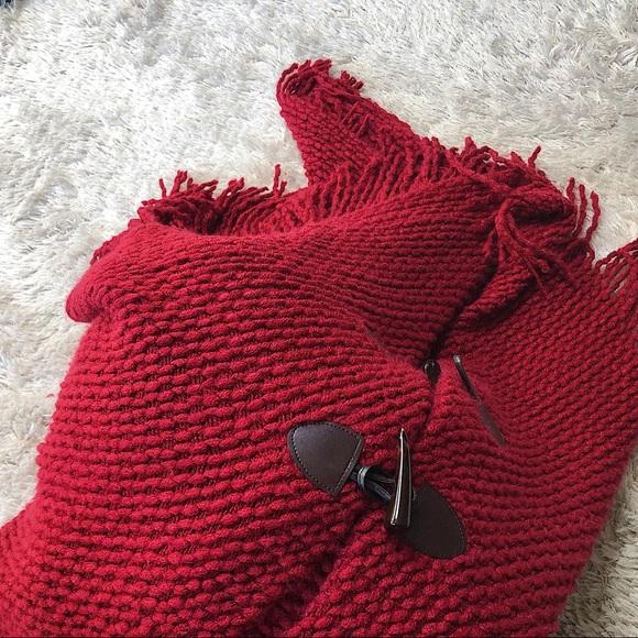 Red Cape - Picture 2 of 2